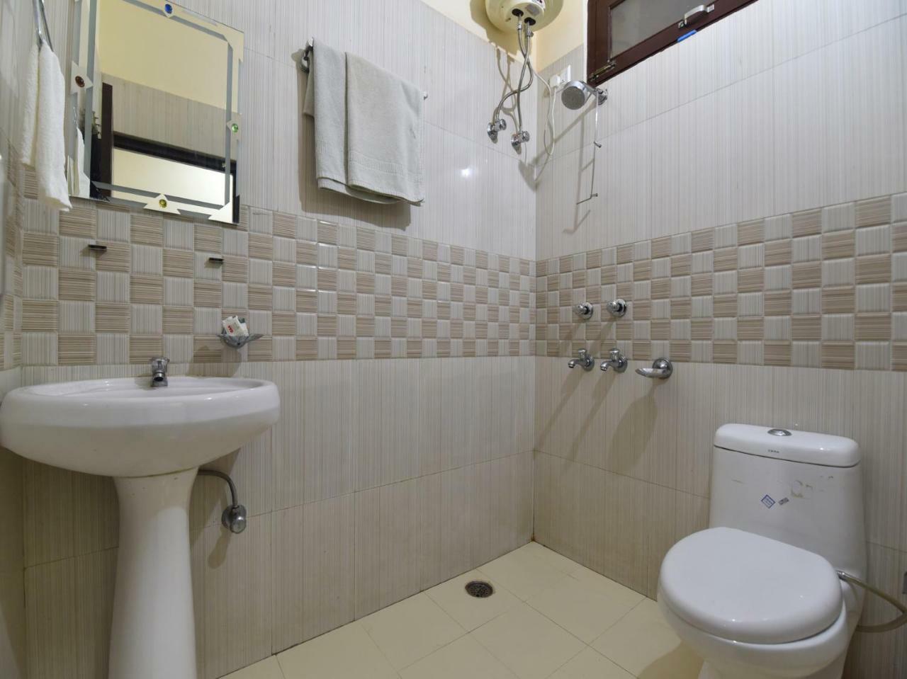 OYO 28027 Hotel Dhruv Mandi Buitenkant foto