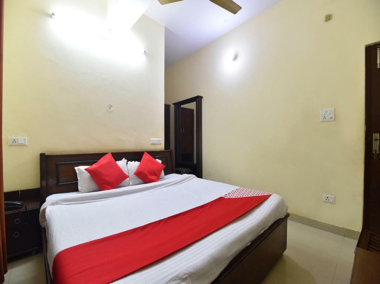 OYO 28027 Hotel Dhruv Mandi Buitenkant foto